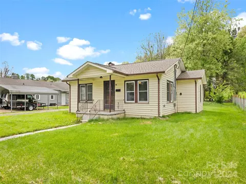 19 Liner St, Waynesville, NC 28786