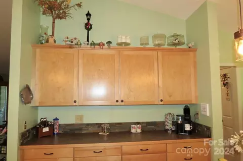 Kitchen - 22 Eagle Run, Brevard, NC 28712 photo 3 of 10