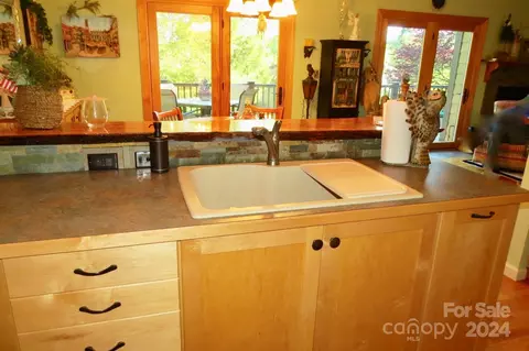 Kitchen - 22 Eagle Run, Brevard, NC 28712 photo 8 of 10