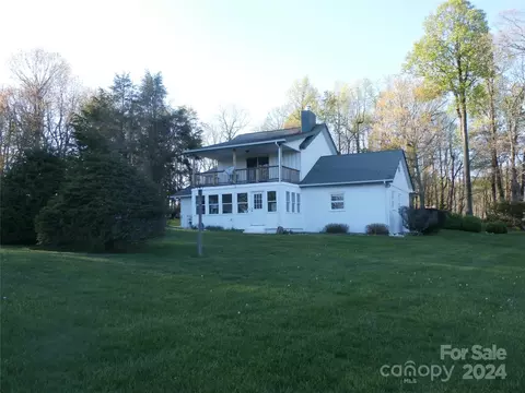 288 Firetower Rd, Spruce Pine, NC 28777