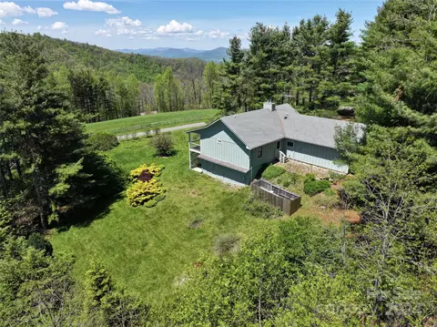 136 Hummingbird Ln, Spruce Pine, NC 28777