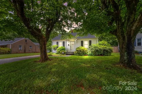 763 N Mulberry St, Statesville, NC 28677