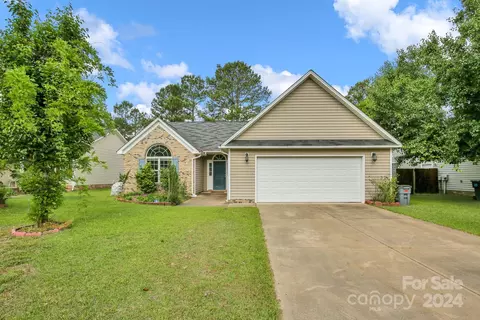 5640 Seafield Ln, Hope Mills, NC 28348