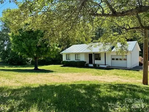2061 Jamestown Rd, Morganton, NC 28655