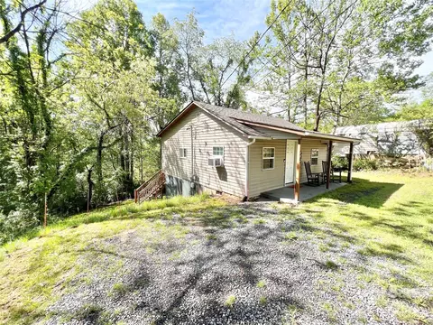 606 Broadway St, Lenoir, NC 28645