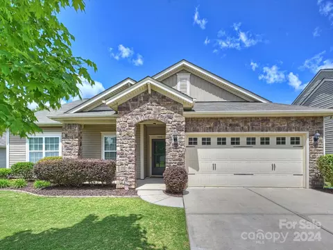 13208 Hunting Birds Ln, Charlotte, NC 28278