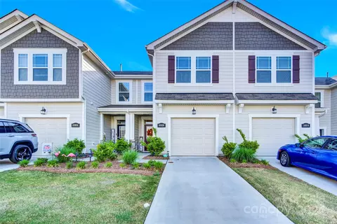 18020 Pear Hawthorne Dr, Huntersville, NC 28078