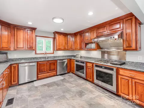 Kitchen - 49452 River Run Rd, Albemarle, NC 28001 photo 2 of 6