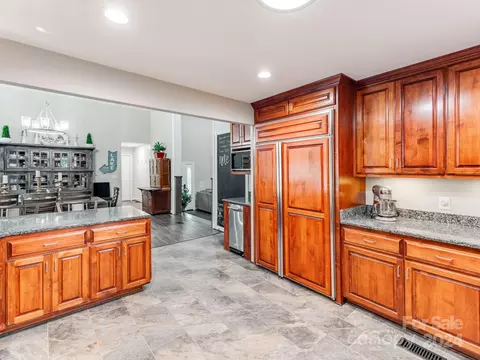 Kitchen - 49452 River Run Rd, Albemarle, NC 28001 photo 4 of 6