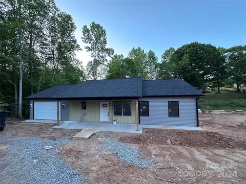 920 30th Avenue Nw 2 Dr NW #2, Hickory, NC 28601