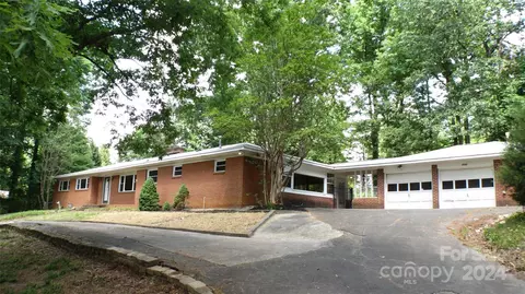 7305 Everett Dr, Charlotte, NC 28214