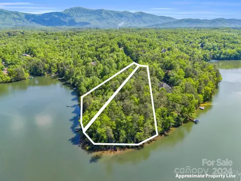 Canoe Drive, Mill Spring, NC 28756