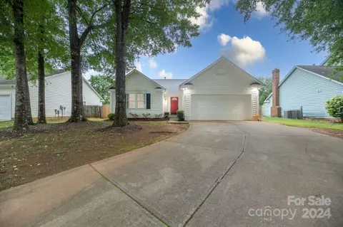 2935 Hosta Dr, Charlotte, NC 28269