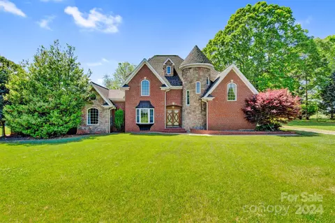 5811 River Bend Rd, Claremont, NC 28610