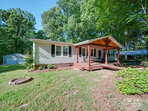 5175 Waterlynn Dr, Clover, SC 29710