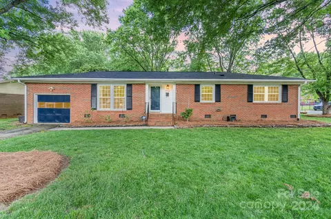 7500 Woodstream Dr, Charlotte, NC 28210