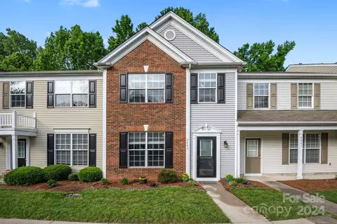 6643 Rothchild Dr, Charlotte, NC 28270