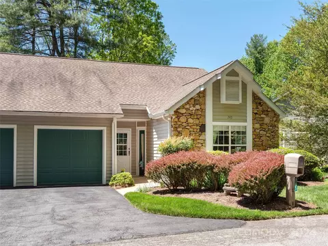 745 N Park Pl, Hendersonville, NC 28791