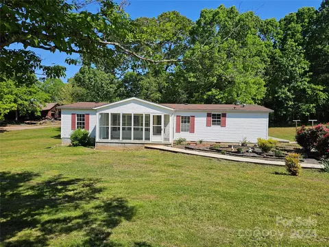 2136 Pa Jolly Ln, Granite Falls, NC 28630