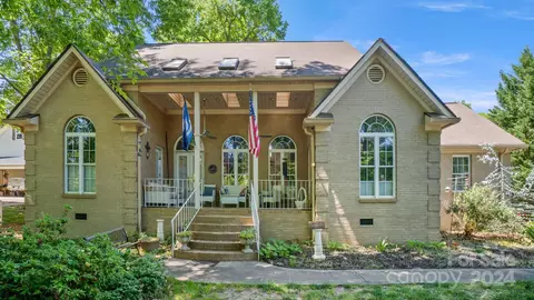438 Lake Shore Dr, Fort Mill, SC 29715
