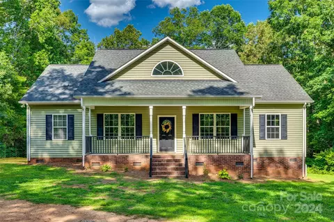 281 Gills Creek Dr, Lancaster, SC 29720