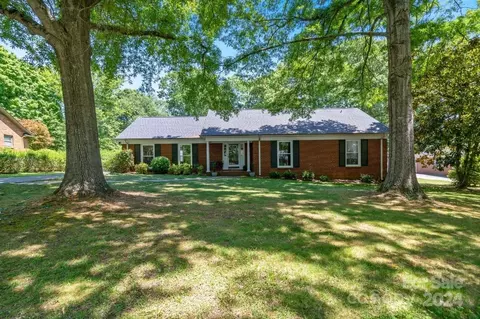1018 Magnolia St, Mooresville, NC 28115