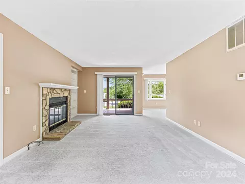 Living - 23 Eagle Run, Brevard, NC 28712 photo 2 of 4