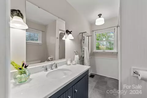 Bath - 765 Concord Rd, Davidson, NC 28036 photo 1 of 1