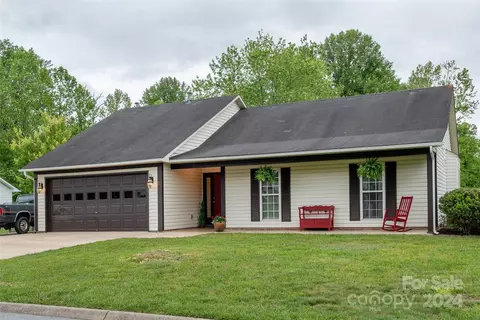 1036 Thorncrest Dr, Fletcher, NC 28732