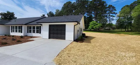 2018 Crown Point Dr, Albemarle, NC 28001