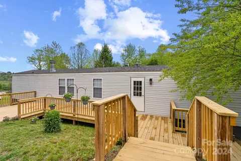 117 S Greenleaf Rd, Etowah, NC 28792