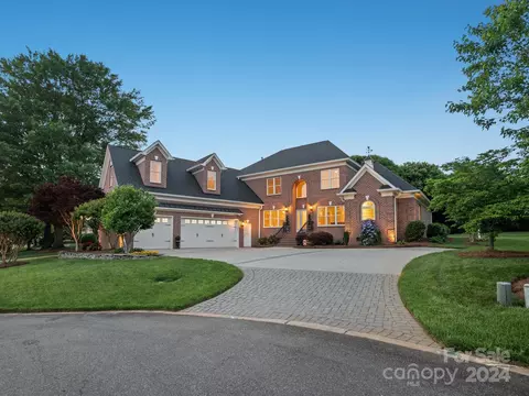 16210 Sasanoa Dr, Cornelius, NC 28031