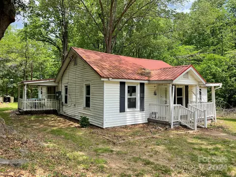 3658 2nd Nw Ave NW, Hickory, NC 28601