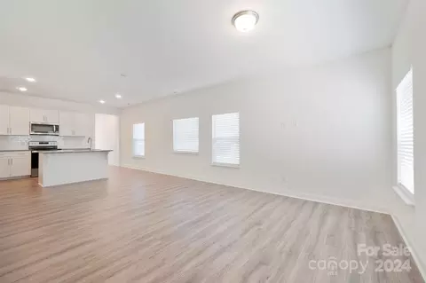 123 E Pine St, Lincolnton, NC 28092 photo 6