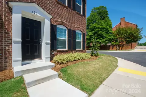 123 E Pine St, Lincolnton, NC 28092 photo 3