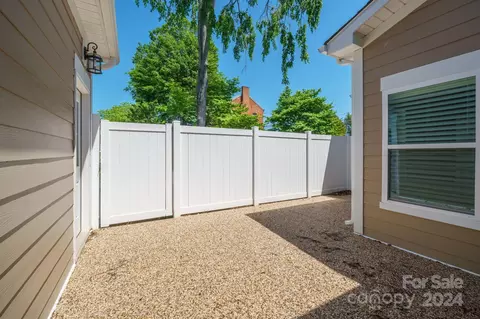 123 E Pine St, Lincolnton, NC 28092 photo 5