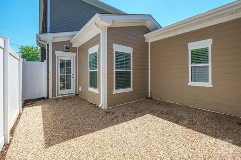 123 E Pine St, Lincolnton, NC 28092 photo 4