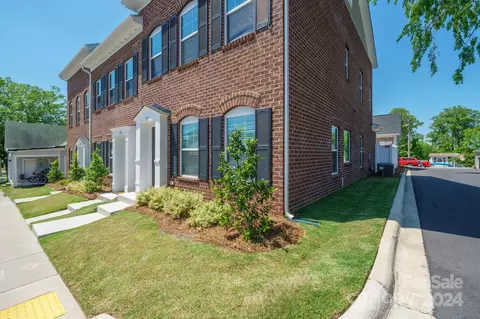 123 E Pine St, Lincolnton, NC 28092 photo 2