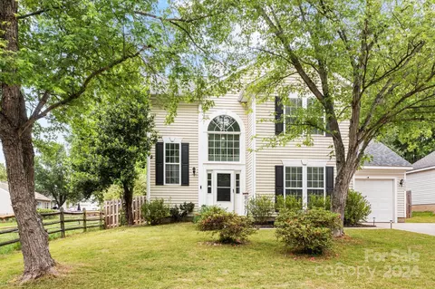 10124 Sparkling Brook Ct, Charlotte, NC 28214