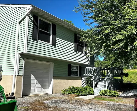 1004 W Gilbert St, Hendersonville, NC 28739