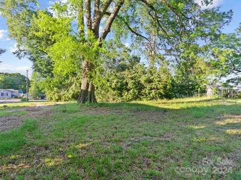 Iowa Avenue, Bessemer City, NC 28016
