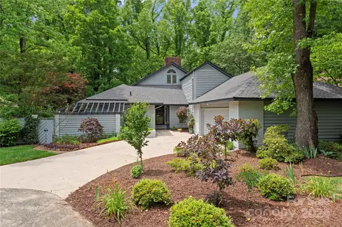 6306 Saddlebrook Ct, Charlotte, NC 28226