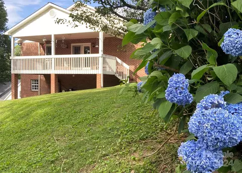 66 Hennessee St, Morganton, NC 28655