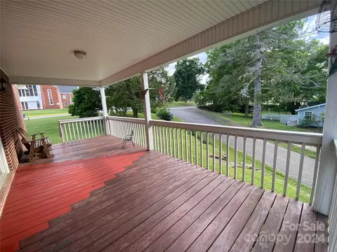 66 Hennessee St, Morganton, NC 28655 photo 4