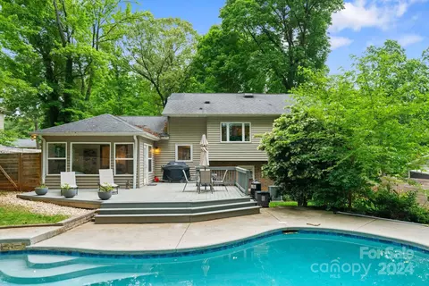4810 Coronado Dr, Charlotte, NC 28212