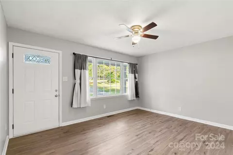 Living - 844 Mint St, Lancaster, SC 29720 photo 2 of 3