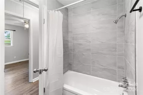 Bath - 844 Mint St, Lancaster, SC 29720 photo 2 of 2