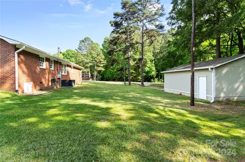 Exterior - 844 Mint St, Lancaster, SC 29720 photo 5 of 8