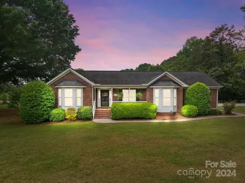 290 Midway Lake Rd, Mooresville, NC 28115
