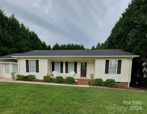 1194 Heritage Farm Rd, Hickory, NC 28601